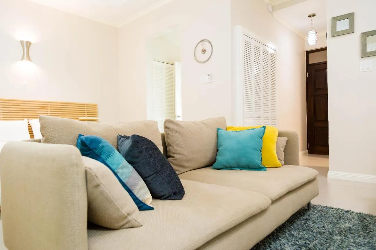 Choose To Be Happy At Ei8Ht! - Super Studios And Penthouse Apartment Kingston 0*,