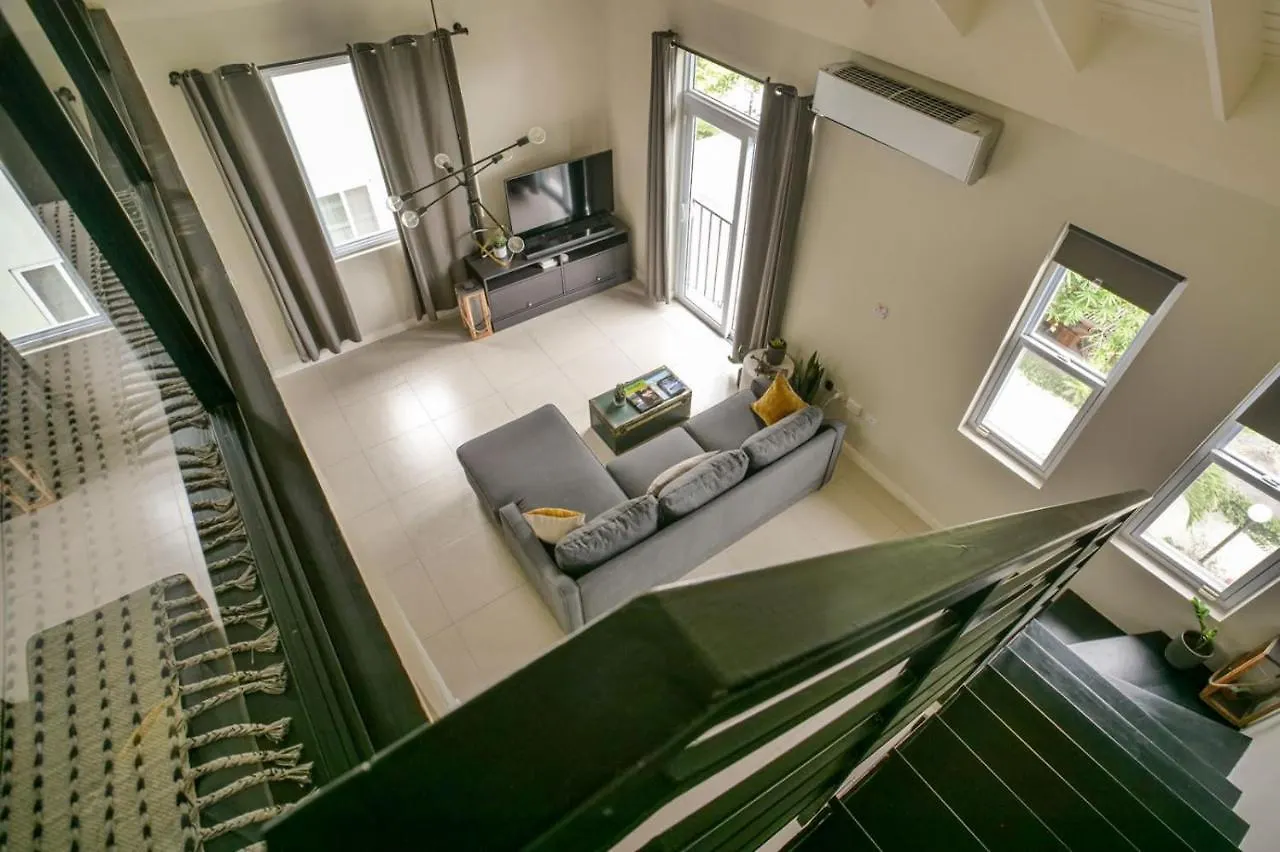 Choose To Be Happy At Ei8Ht! - Super Studios And Penthouse Apartment ile iletişim