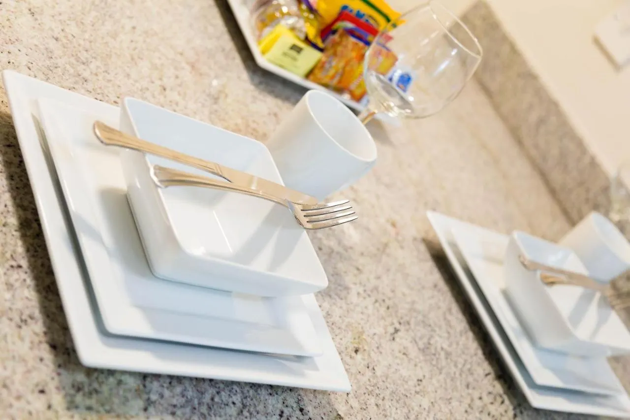Choose To Be Happy At Ei8Ht! - Super Studios And Penthouse Apartment كينغستون