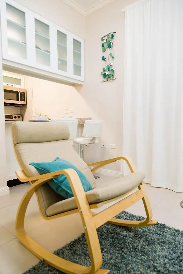 Choose To Be Happy At Ei8Ht! - Super Studios And Penthouse Apartment كينغستون