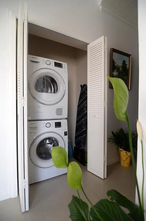 Choose To Be Happy At Ei8Ht! - Super Studios And Penthouse Apartment كينغستون